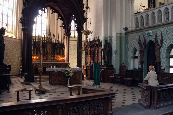 Алтарь с фигурами графов Тизенгаузенов Алтарь с фигурами графов Тизенгаузенов - Sputnik Литва