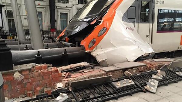 Авария поезда в Барселоне - Sputnik Литва