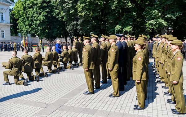 Офицеры будут защищать самое дорогое: мирную жизнь и независимость страны - Sputnik Литва