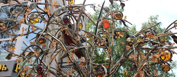 Янтарные яблоки на яблоне Янтарные яблоки на яблоне - Sputnik Литва