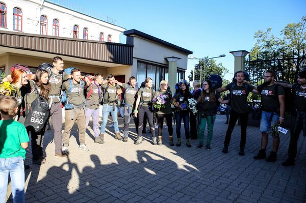 Возвращение участников Миссия Сибирь 2017 - Sputnik Литва