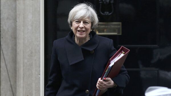 Премьер-министр Великобритании Тереза Мэй покидает Даунинг-Стрит 10 в Лондоне - Sputnik Lietuva