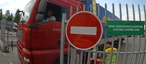 Таможенный досмотр партии Боржоми Таможенный досмотр партии Боржоми - Sputnik Литва