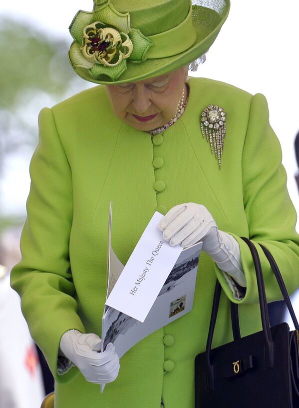 Королева Великобритании Елизавета Вторая прибывает для участие в национальной франко-британской церемонии - Sputnik Lietuva