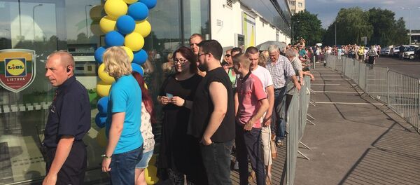 Очередь в гипермаркет сети Lidl Lietuva Очередь в гипермаркет сети Lidl Lietuva - Sputnik Lietuva