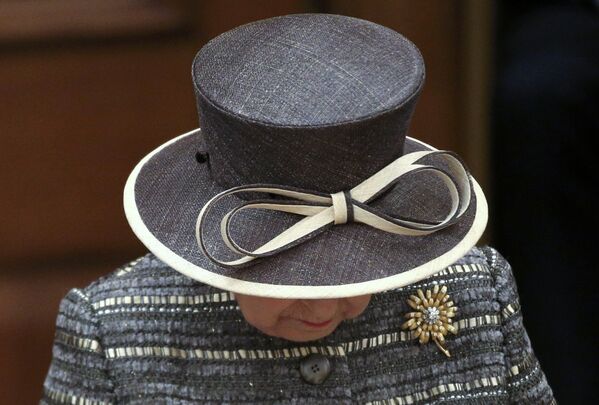 Королева Великобритании Елизавета Вторая принимает участие в церемонии открытия - Sputnik Литва