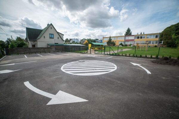 Парковка Kiss and Ride в Каунасе Парковка Kiss and Ride в Каунасе - Sputnik Lietuva