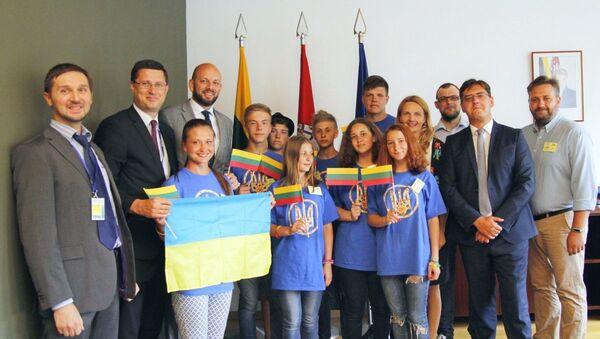 Украинские дети посетили МИД Литвы - Sputnik Литва
