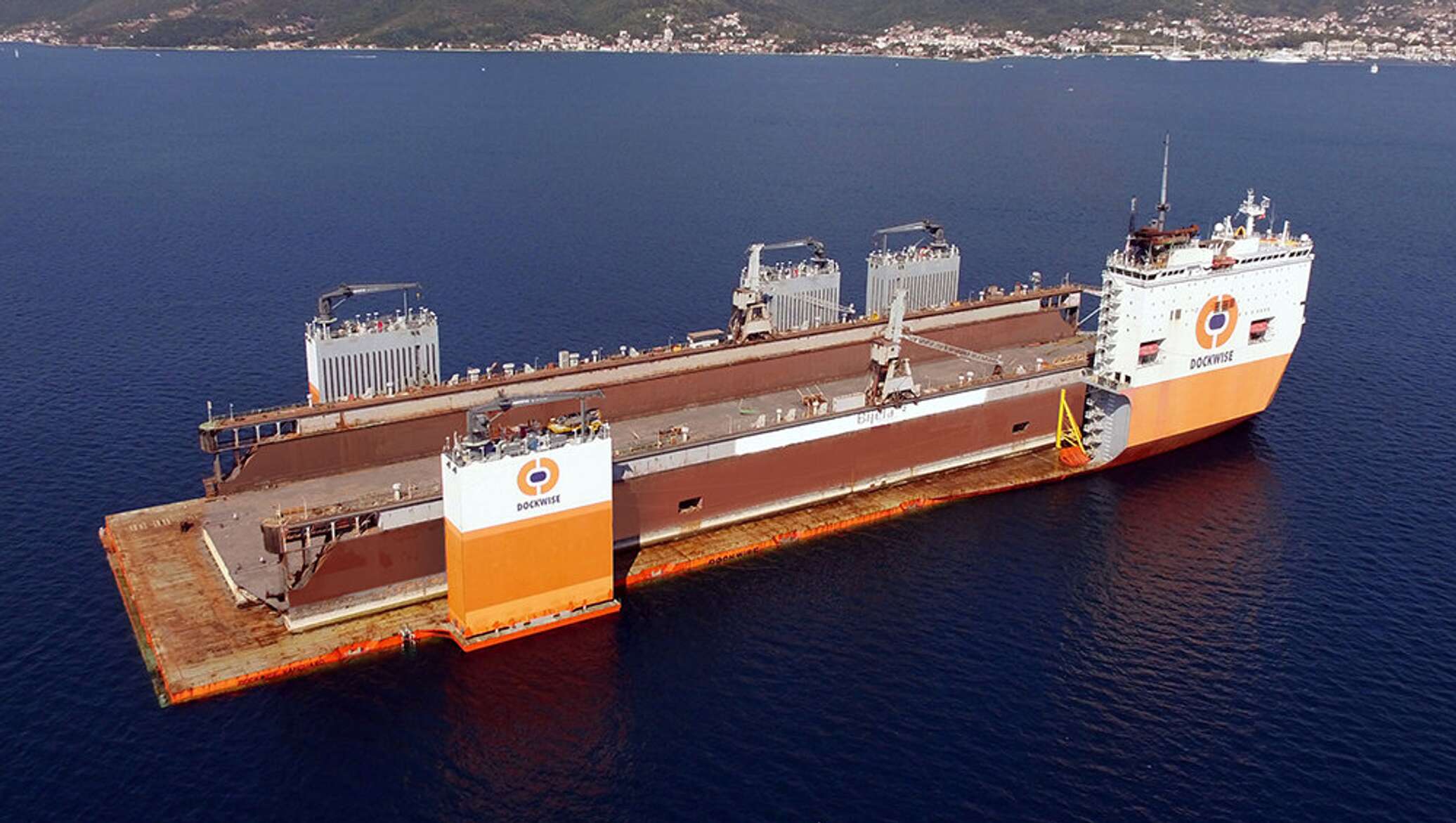 Док это. Судно Dockwise Vanguard. Dockwise плавучий док. Плавучий док Vanguard. Док — Dockwise Vanguard BLRT grupp.