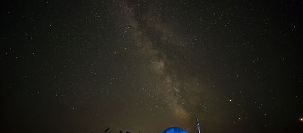 Палатка велотуристов на фоне ночного неба, архивное фото Палатка велотуристов на фоне ночного неба, архивное фото - Sputnik Литва