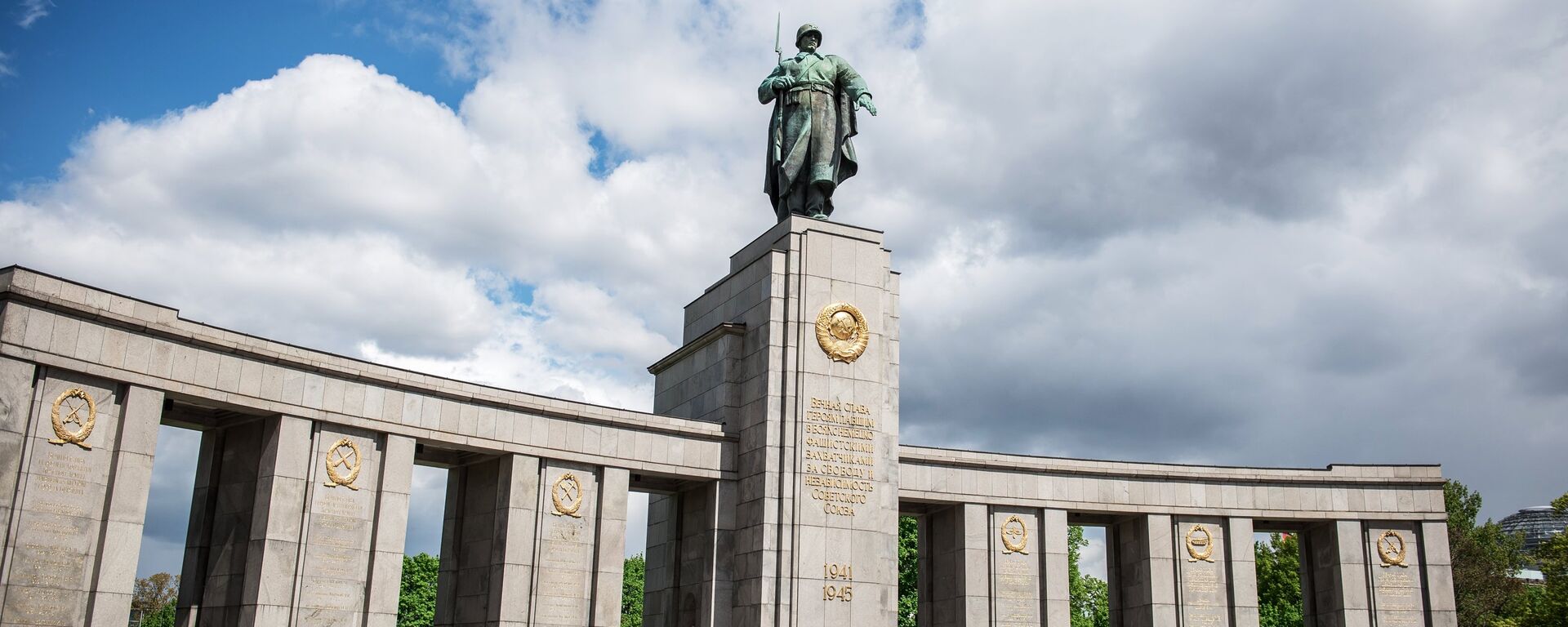 Мемориал павшим советским воинам в Тиргартене в Берлине - Sputnik Литва, 1920, 06.05.2026