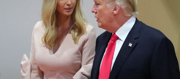 Советник президента США, дочь Дональда Трампа Иванка Трамп и президент США Дональд Трамп Советник президента США, дочь Дональда Трампа Иванка Трамп и президент США Дональд Трамп - Sputnik Литва