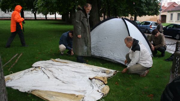 Палатки для голодающих в сквере у президентского дворца - Sputnik Литва