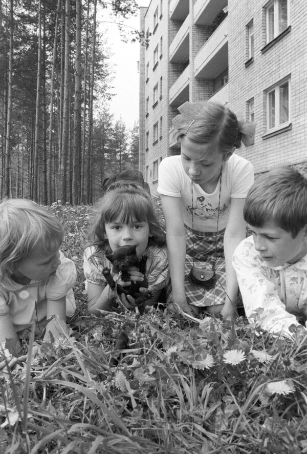 Юные жители Снечкуса во время каникул - Sputnik Литва