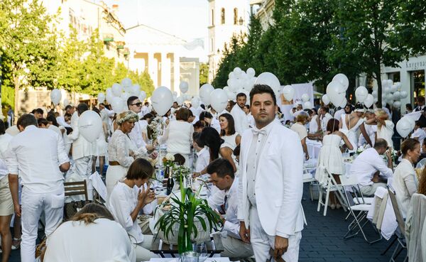 Ужин в белом Ужин в белом - Sputnik Литва