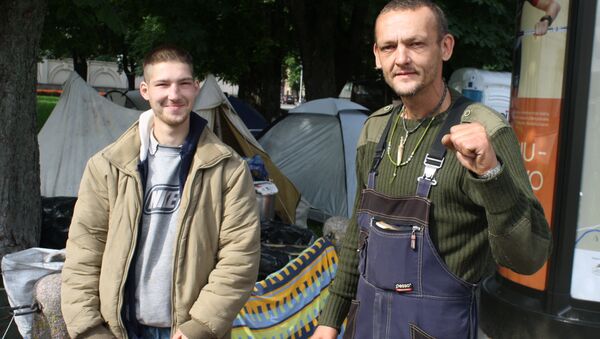 Участники голодовки у президентского дворца в Вильнюсе - Sputnik Литва