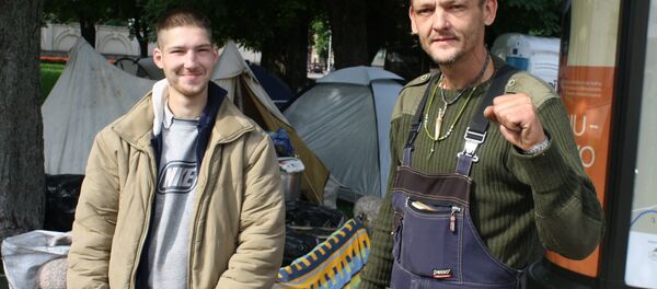 Участники голодовки у президентского дворца в Вильнюсе - Sputnik Литва