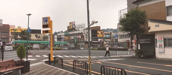 Японцы прячутся после сообщения о пуске КНДР баллистической ракеты, видео - Sputnik Литва