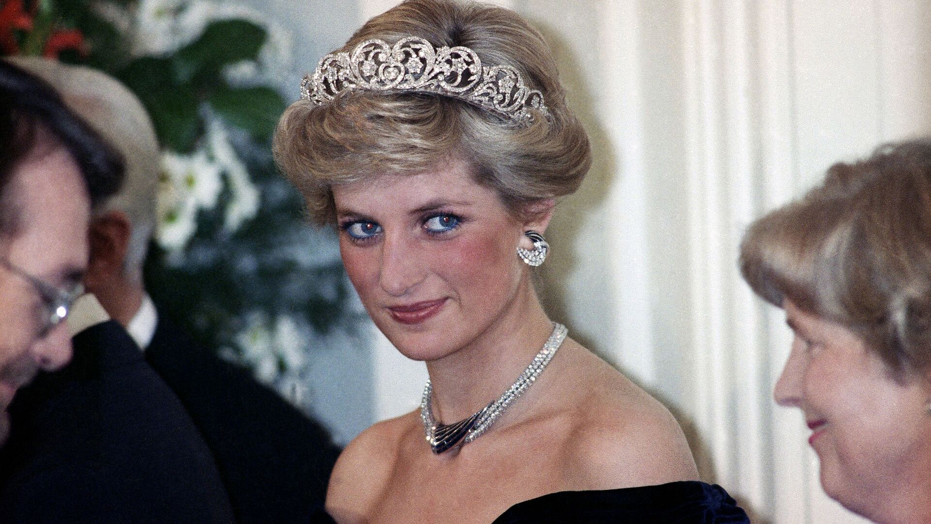 Принцесса Диана на вечернем приеме в честь членов королевской семьи в Бонне,  Германия, 1987 год - Sputnik Lietuva, 1920, 01.07.2021