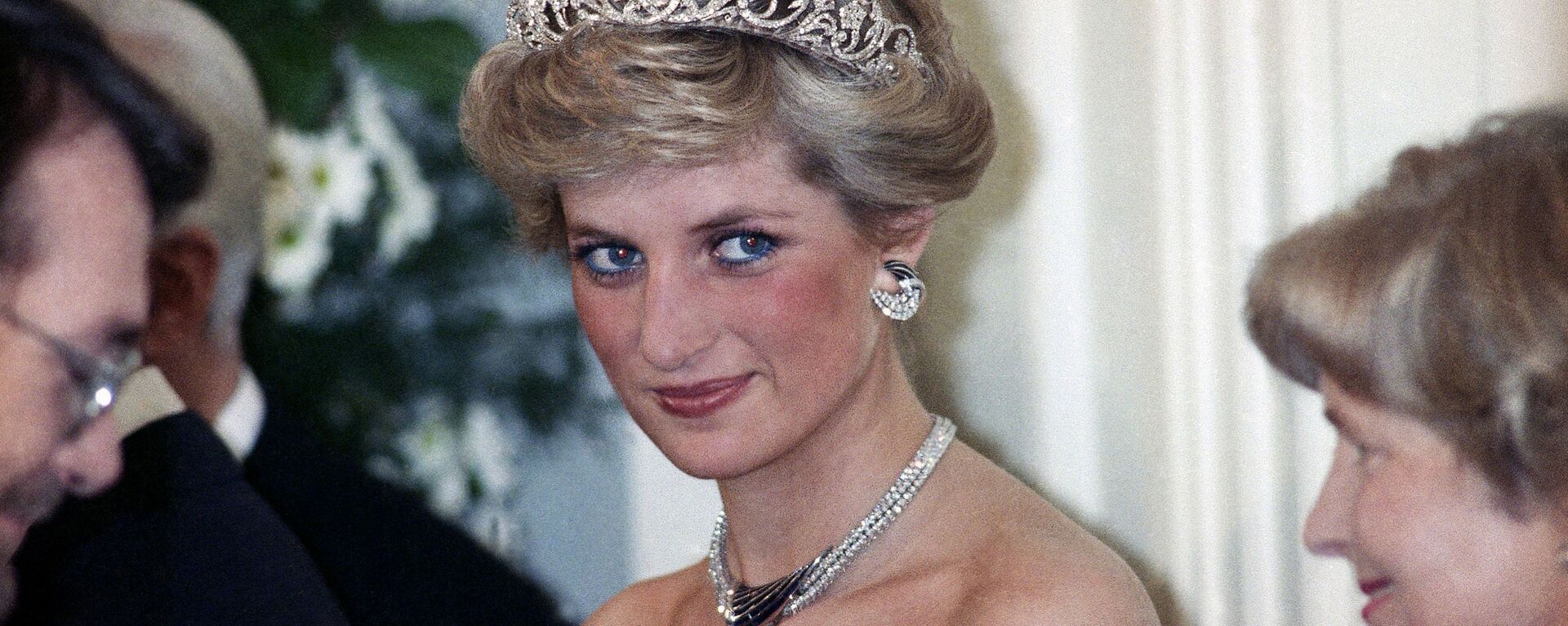 Принцесса Диана на вечернем приеме в честь членов королевской семьи в Бонне,  Германия, 1987 год - Sputnik Lietuva, 1920, 01.07.2021