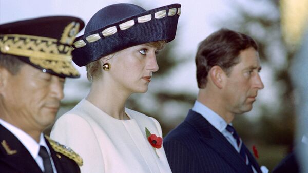 Princesė Diana šalia princo Charleso Nežinomų kareivių memoriale Seulo nacionalinėse kapinėse, 1992 m - Sputnik Lietuva
