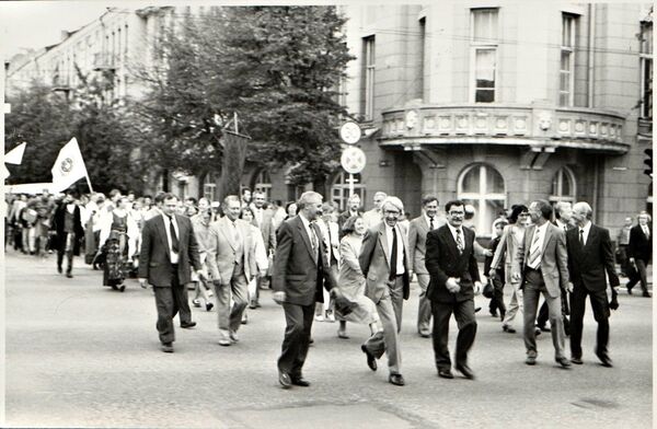 Первое шествие Вильнюсского университета в 1994 году Первое шествие Вильнюсского университета в 1994 году - Sputnik Lietuva
