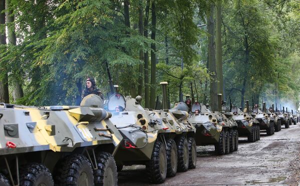 Прибытие белорусских десантников на учения Запад-2013 - Sputnik Литва