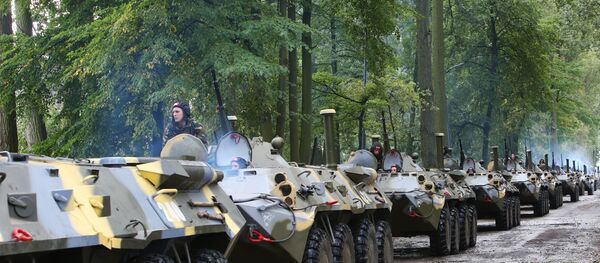 Прибытие белорусских десантников на учения Запад-2013 Прибытие белорусских десантников на учения Запад-2013 - Sputnik Lietuva