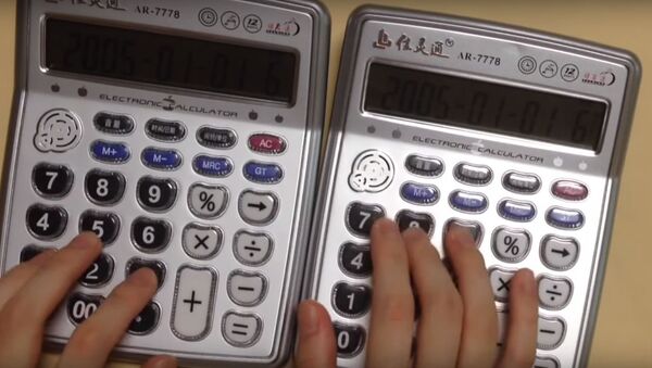 Японец сыграл на калькуляторах Despacito, видео - Sputnik Литва