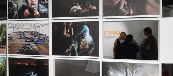 Открытие выставки победителей и призеров Международного конкурса фотожурналистики имени Андрея Стенина в Москве - Sputnik Литва