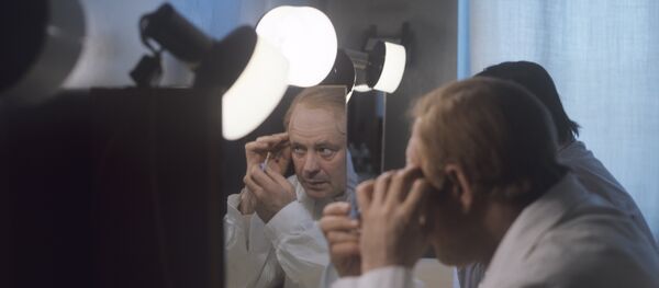 Донатас Банионис в гримерной - Sputnik Lietuva