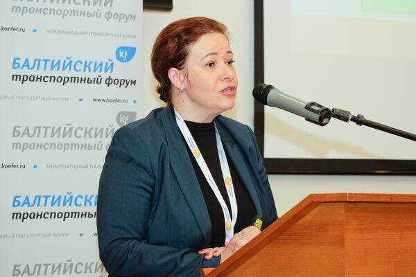 Министр развития инфраструктуры Калининградской области Елена Дятлова выступает на Балтийском транспортном форуме Министр развития инфраструктуры Калининградской области Елена Дятлова выступает на Балтийском транспортном форуме - Sputnik Литва