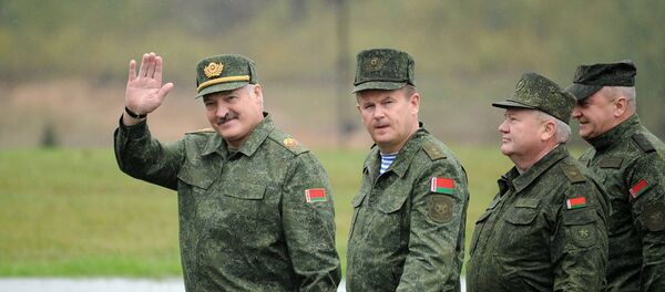 Лукашенко на учениях Запад 2017 Лукашенко на учениях Запад 2017 - Sputnik Lietuva