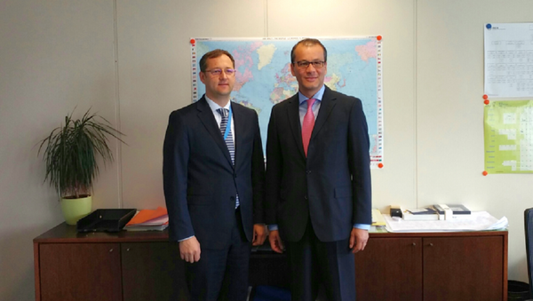 Вице-министр энергетики Литвы Симонас Шатунас и директор департамента ядерной безопасности МАГАТЭ Хуан Карлос Лентийо - Sputnik Литва