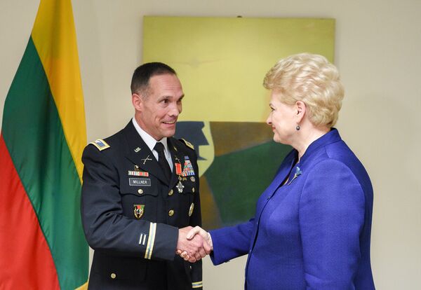 Директор по вопросам Эстонии, Латвии и Литвы Аппарата министра обороны США Дэвид Брэдли Миллнер и президент Литвы Даля Грибаускайте - Sputnik Литва