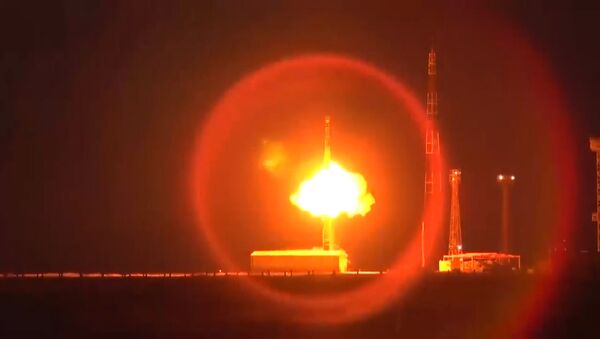 Запуск межконтинентальной ракеты Тополь с Капустина Яра - Sputnik Lietuva