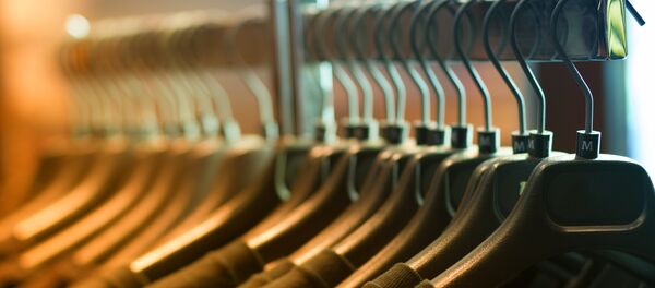 Одежда на вешалке, архивное фото - Sputnik Литва