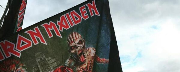 Флаг Iron Maiden в Швейцарии - Sputnik Литва