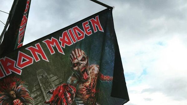 Флаг Iron Maiden в Швейцарии - Sputnik Литва