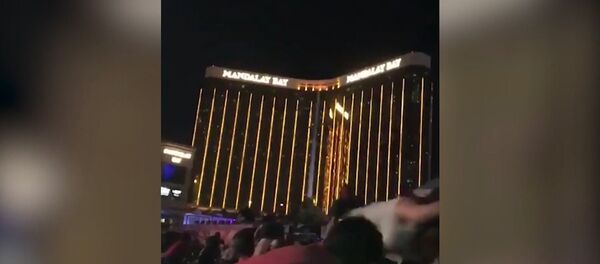 Кадры с места инцидента со стрельбой в Лас-Вегасе Кадры с места инцидента со стрельбой в Лас-Вегасе - Sputnik Литва