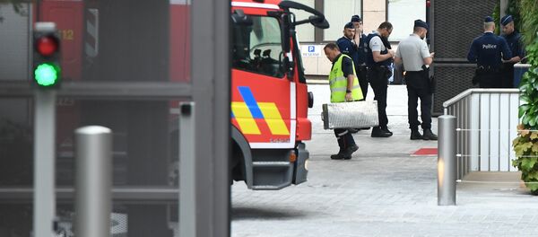 Эвакуация пострадавших из здания Европейского совета и Совета ЕС в Брюсселе. 13 октября 2017 года. - Sputnik Литва