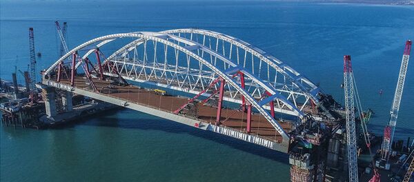 Автомобильная и железнодорожная арки Крымского моста. 13 октября 2017 Автомобильная и железнодорожная арки Крымского моста. 13 октября 2017 - Sputnik Литва