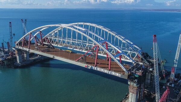 Автомобильная и железнодорожная арки Крымского моста. 13 октября 2017 - Sputnik Литва