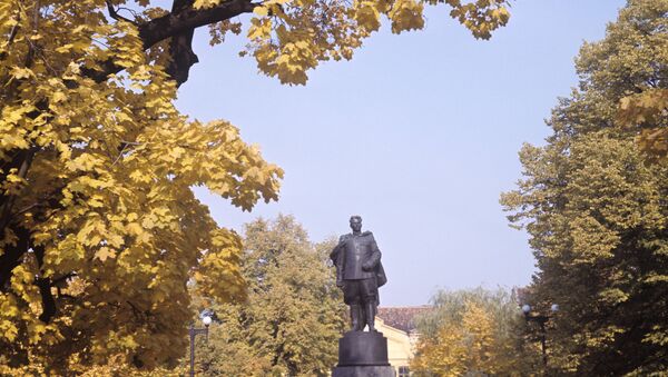 Памятник И. Черняховскому в Вильнюсе, архивное фото - Sputnik Литва