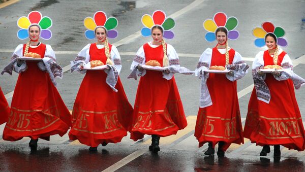 Карнавальное шествие в рамках XIX Всемирного фестиваля молодежи и студенчества - Sputnik Литва
