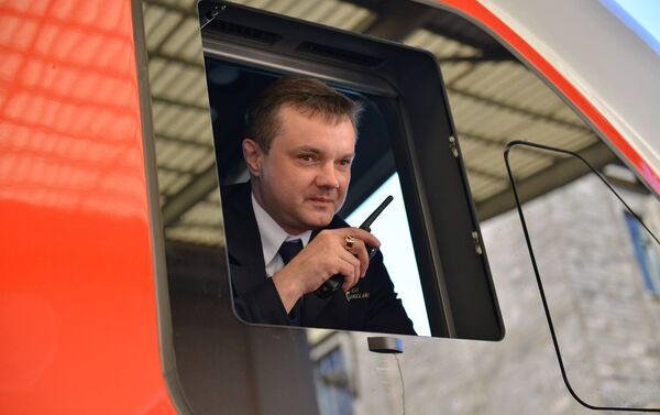 Машинист в новом экспресс-поезде - Sputnik Литва