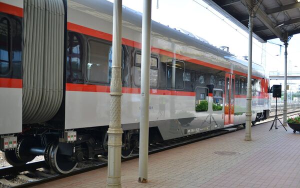 Экспресс-поездом из столицы на взморье  можно доехать за 3 часа 45 минут - Sputnik Литва