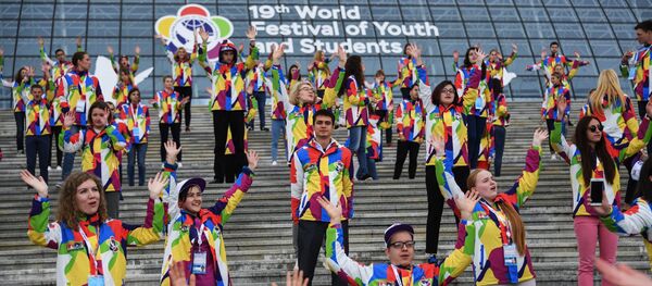 XIX Всемирный фестиваль молодежи и студентов. День третий - Sputnik Литва