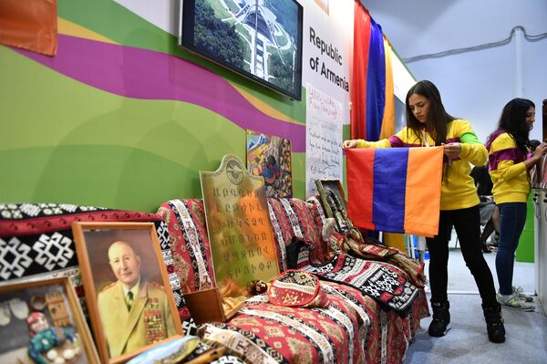 Стенд Республики Армения на Всемирном фестивале молодежи и студентов в Сочи Стенд Республики Армения на Всемирном фестивале молодежи и студентов в Сочи - Sputnik Литва