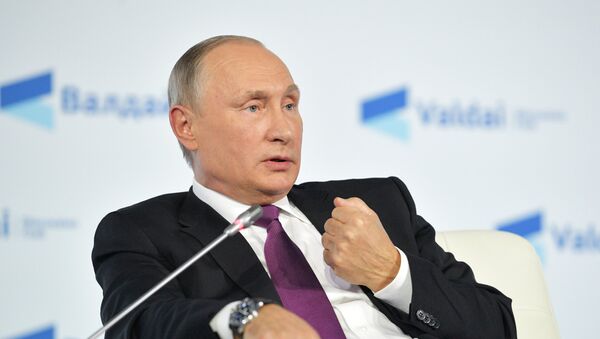 Президент РФ В. Путин принимает участие в итоговой сессии Международного дискуссионного клуба Валдай - Sputnik Lietuva